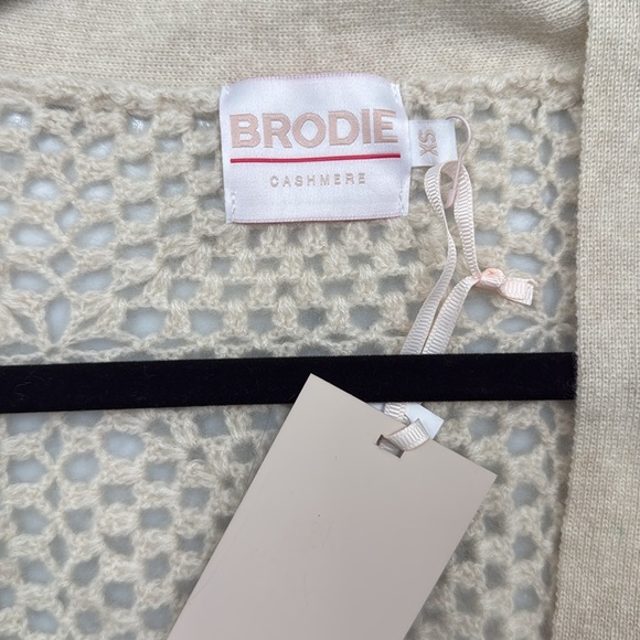 BRODIE CASHMERE 100% Cashmere Crochet Back Cardigan - Picture 5 of 7